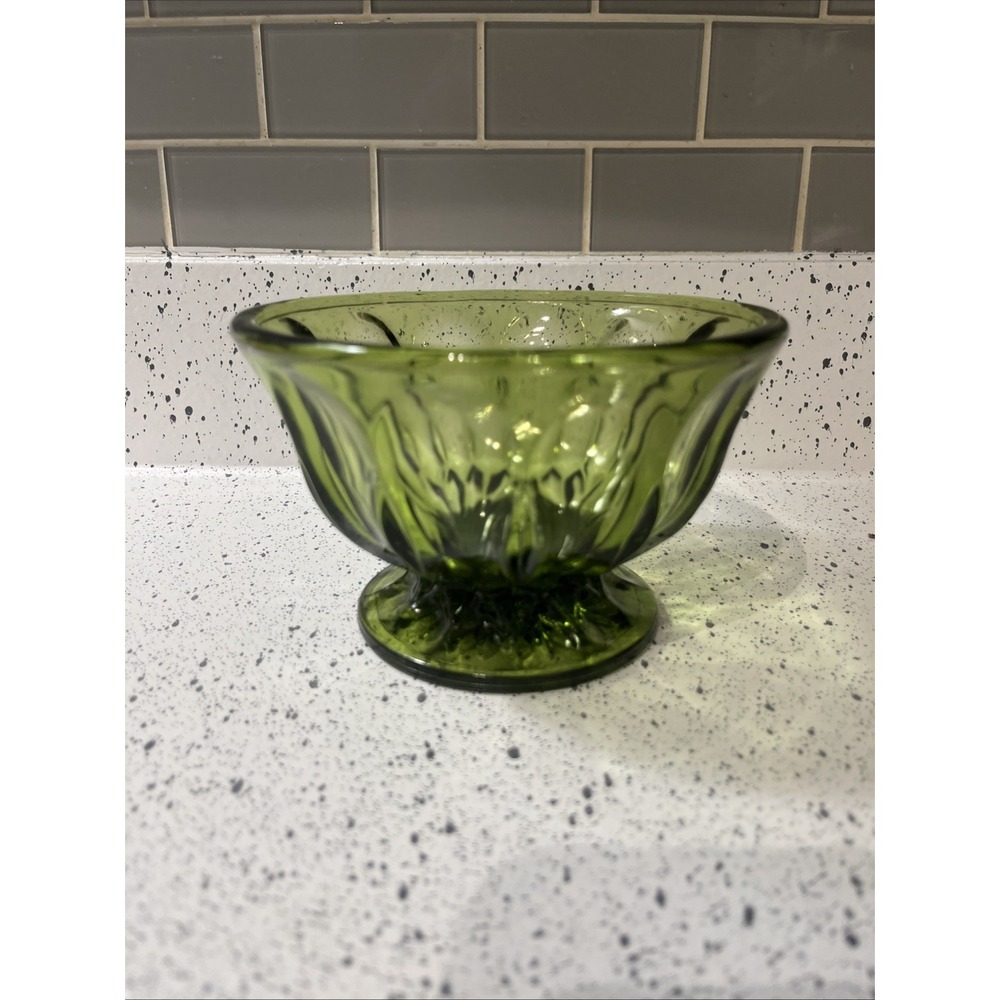 ๐Emerald Green Glass Fairfield Footed Bowl Candyโ Dish
